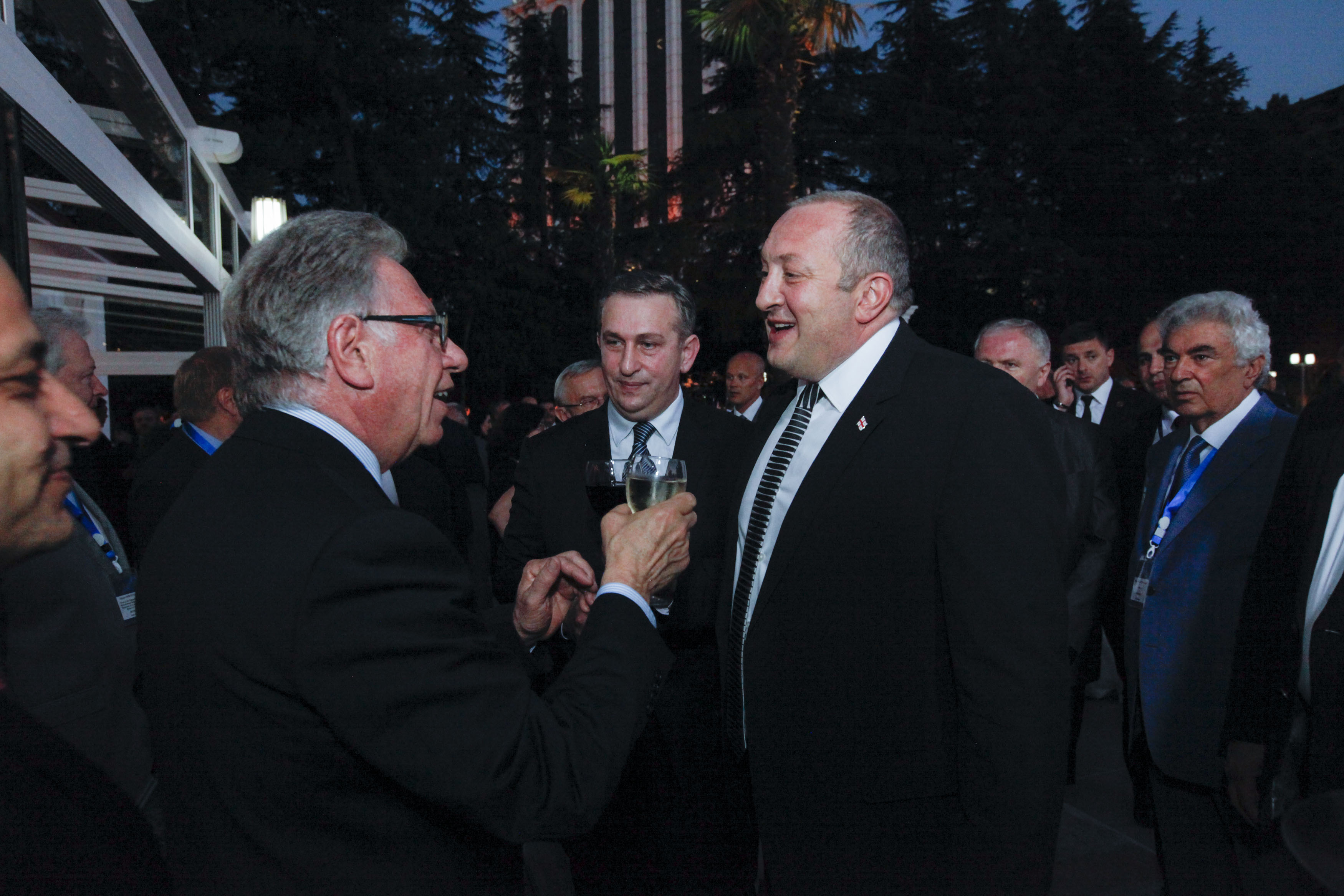 საქართველოს პრეზიდენტმა ევროპის საკონსტიტუციო სასამართლოების კონგრესის მონაწილეებისათვის ბათუმში მიღება გამართა 