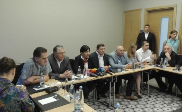 ოპოზიცია საკონსტიტუციო ცვლილებების პროექტის გამოწვევას ითხოვს