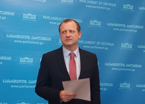ზურაბ ჯაფარიძის განცხადებით, „გირჩის“ ქუთაისის ოფისის ხელმძღვანელი უკანონოდ იდევნება