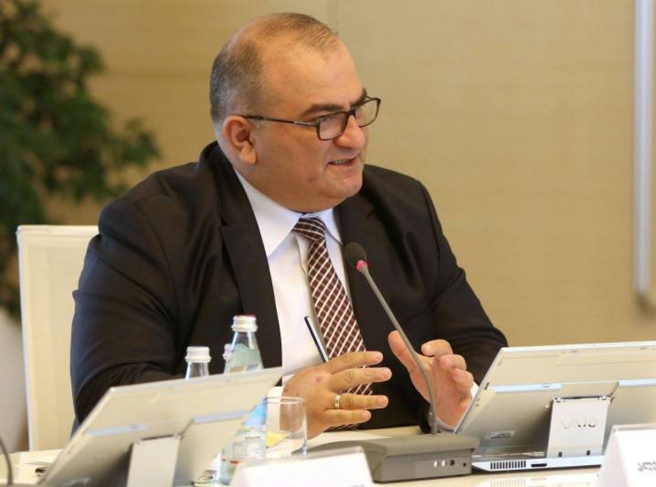 სამწუხაროდ, უფასო ფაკულტეტები ზოგჯერ, არც ისე კარგი აკადემიური მოსწრების მქონე სტუდენტების მისადგომი გახდა - ჯეჯელავა