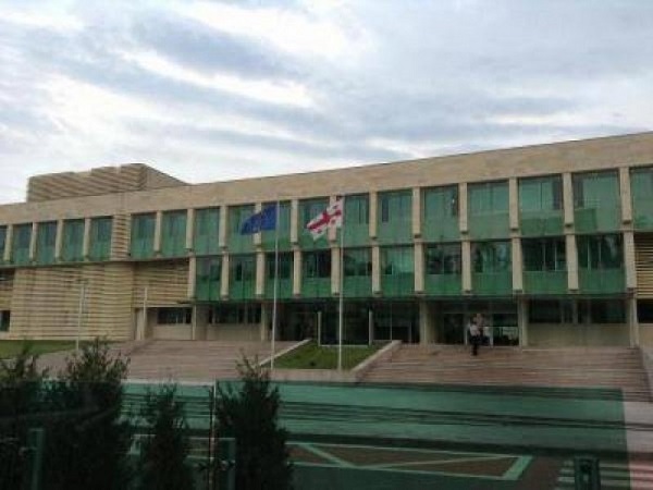 სუს-ის ანტიკორუფციულმა სააგენტომ ქრთამის აღებაში დახმარების ფაქტზე ერთი პირი დააკავა