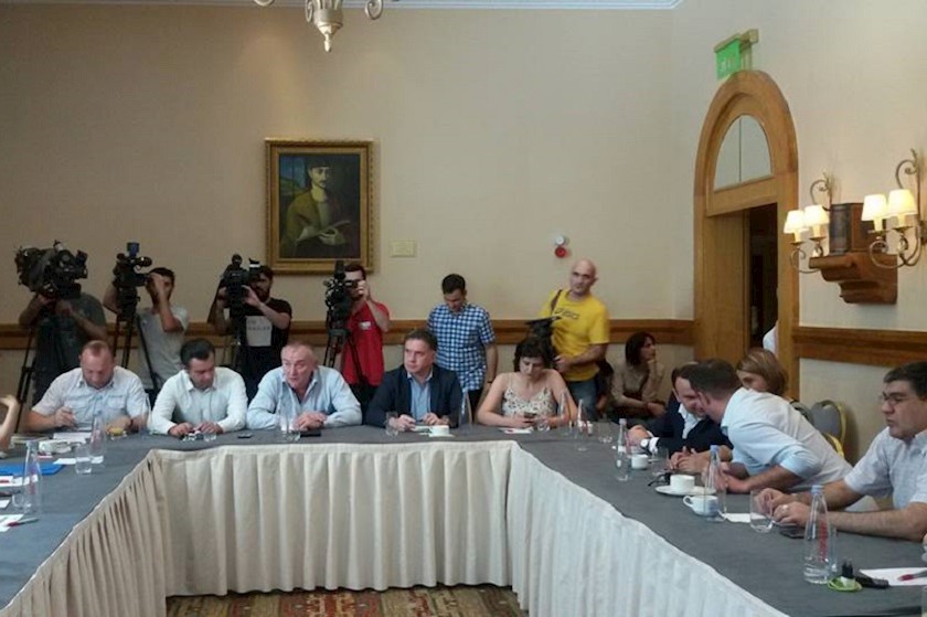 ოპოზიციური პარტიები საკონსტიტუციო ცვლილებებზე კონსენსუსისთვის საკუთარ  პირობას ასახელებენ