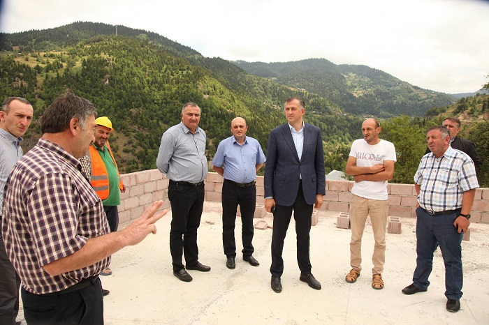 ზურაბ პატარაძემ სოფელ ბოძაურის საბავშვო ბაღის მშენებლობა დაათვალიერა