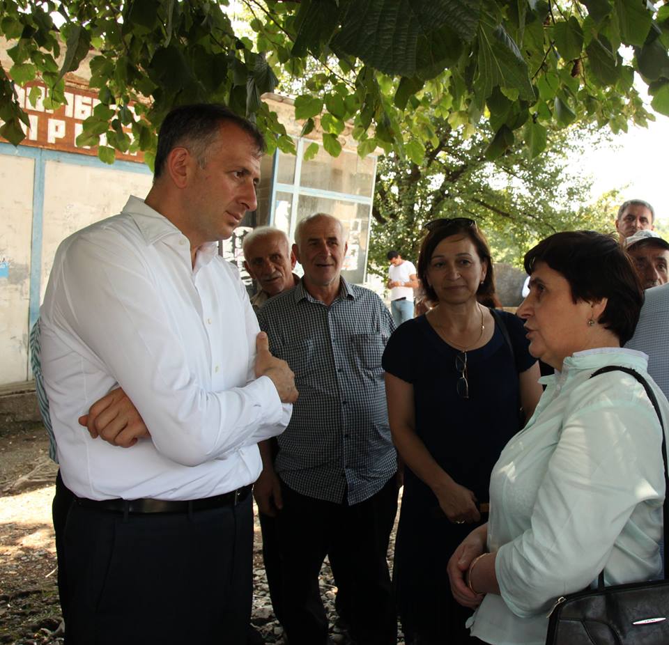 ზურაბ პატარაძე ქობულეთში სოფელ საჩინოს მოსახლეობას შეხვდა