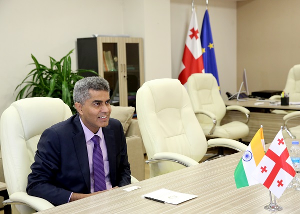 შინაგან საქმეთა მინისტრის მოადგილე ინდოეთის ელჩს შეხვდა