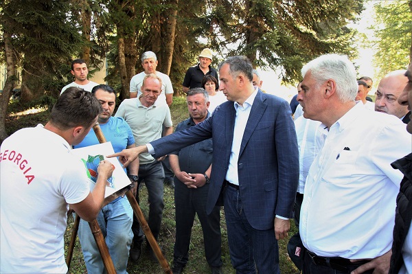 ზურაბ პატარაძემ ხულოში ალპური ბოტანიკური ბაღი დაათვალიერა