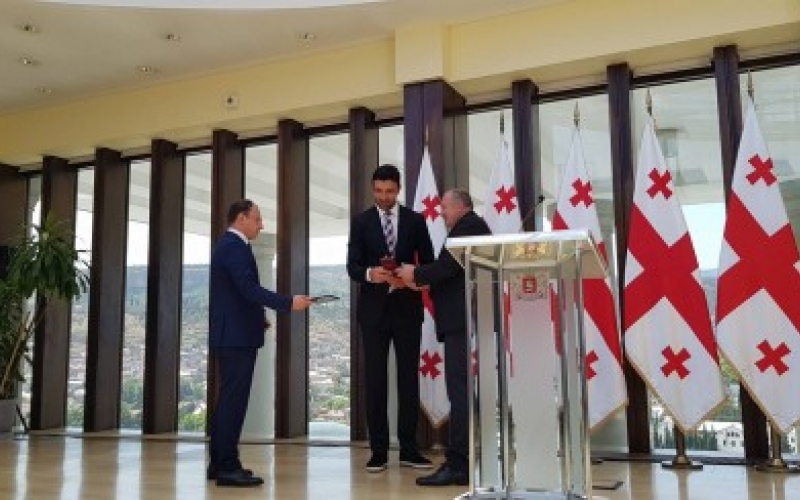 პრეზიდენტმა ზაზა ფაჩულიას ღირსების ორდენი გადასცა 