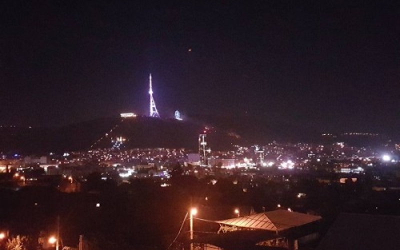 მთაწმინდის ფერდობზე ხანძარმა იკლო