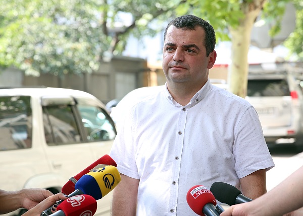 მთაწმინდაზე, ხანძრის ადგილზე ტერიტორიის დათვალიერება და შესწავლა მიმდინარეობს