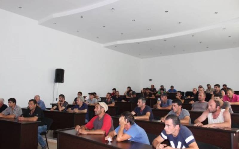 ლანჩხუთში, ჩინური კომპანია "სინოჰიდროს" მუშები ზეგანაკვეთური სამუშაო საათების ანაზღაურებას ითხოვენ 