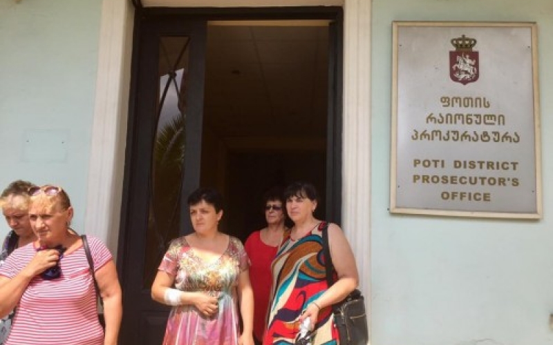 ვითხოვთ ჩვენი პრობლემის გულთან მიტანას და დახმარებას - ფოთის ბაზრობაზე ხანძრის დროს დაზარალებული 