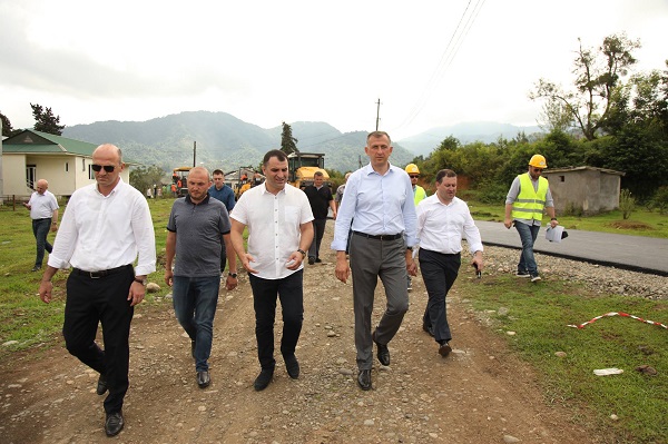 ზურაბ პატარაძე ქობულეთში ინფრასტრუქტურულ პროექტებს გაეცნო