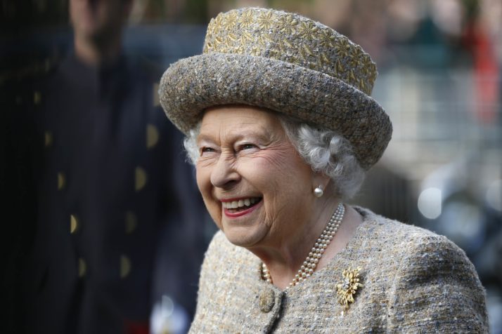 ბრიტანეთის დედოფალი ტახტიდან გადადგომას არ აპირებს
