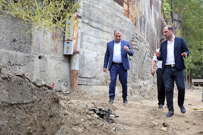 თბილისის მერის მოადგილე ნაძალადევის რაიონში მიმდინარე ინფრასტრუქტურულ სამუშაოებს გაეცნო