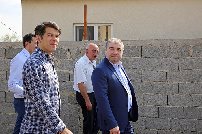 გიგა ნიკოლეიშვილი გლდანში მიმდინარე და დასრულებულ პროექტებს გაეცნო