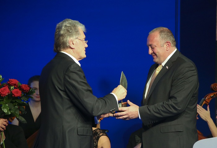 გიორგი მარგველაშვილს ეკონომიკური ფორუმის სპეციალური ჯილდო გადაეცა