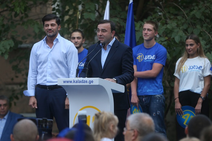 კახა კალაძე: „არ მქონდა სახლი და ვცხოვრობდი აქ, გლდანში, მესამე მიკრორაიონში, მეოთხე კორპუსში, მამიდასთან“