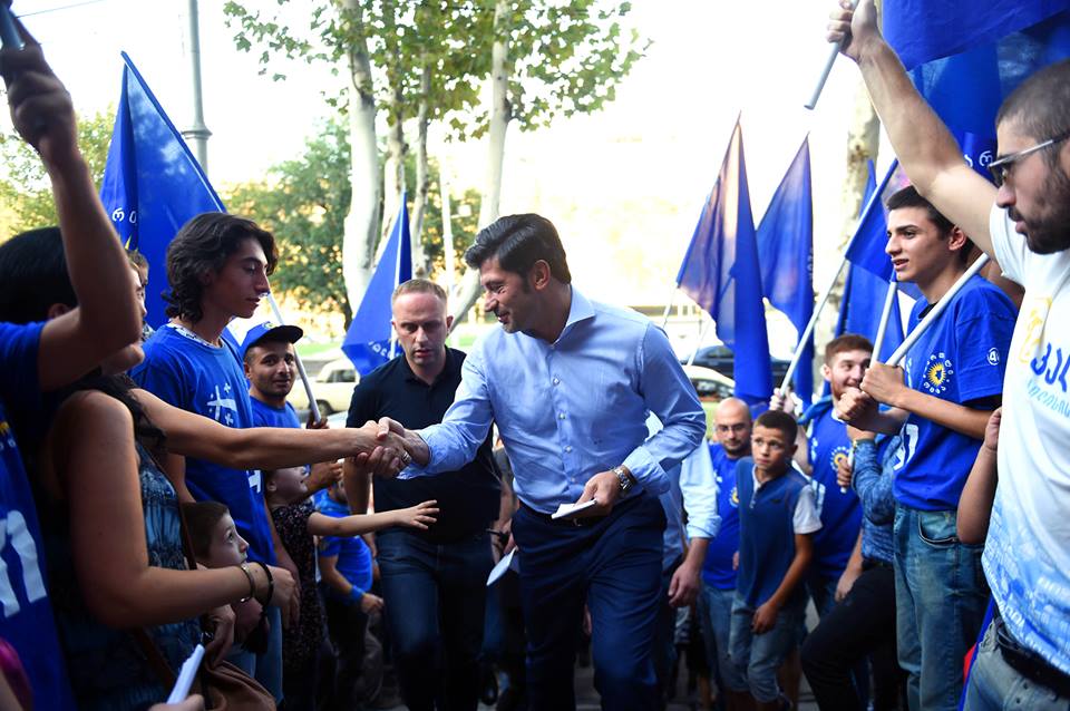 კახა კალაძე დეველოპერებსა და სამშენებლო კომპანიების წარმომადგენლებს მიმართავს