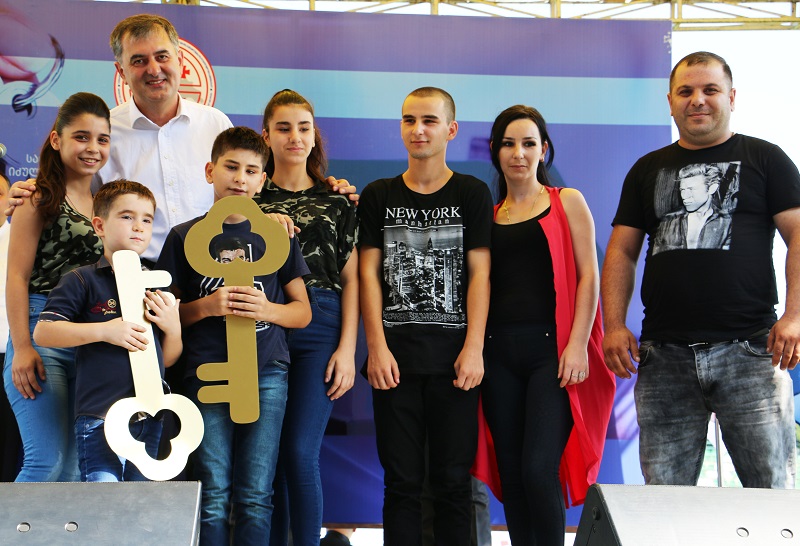 ქუთაისში 429 დევნილ ოჯახს ბინები გადაეცა