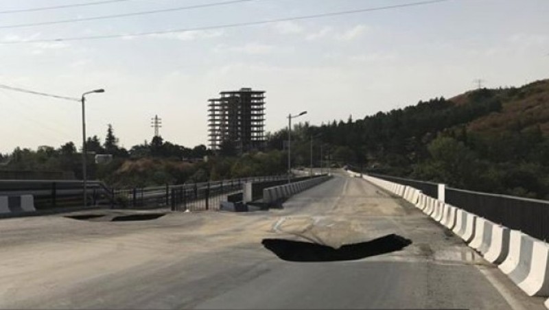 ზაჰესის ხიდთან მისასვლელი გზის ჩანგრევა მაგისტრალური წყალსადენი მილის დაზიანებამ გამოიწვია - მერია