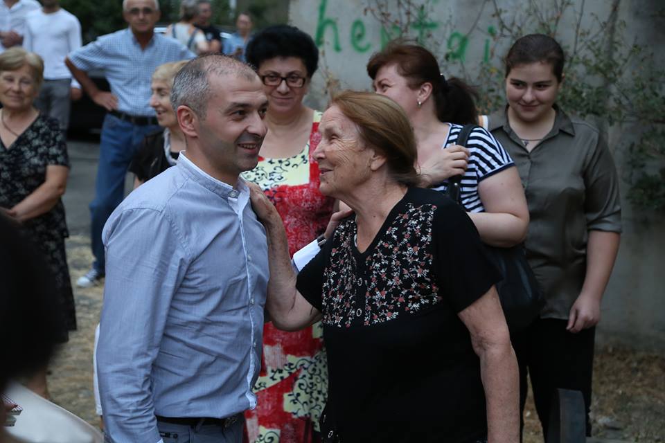 ავთანდილ ცინცაძე გიორგი ბრწყინვალეს ქუჩის მოსახლეობას შეხვდა