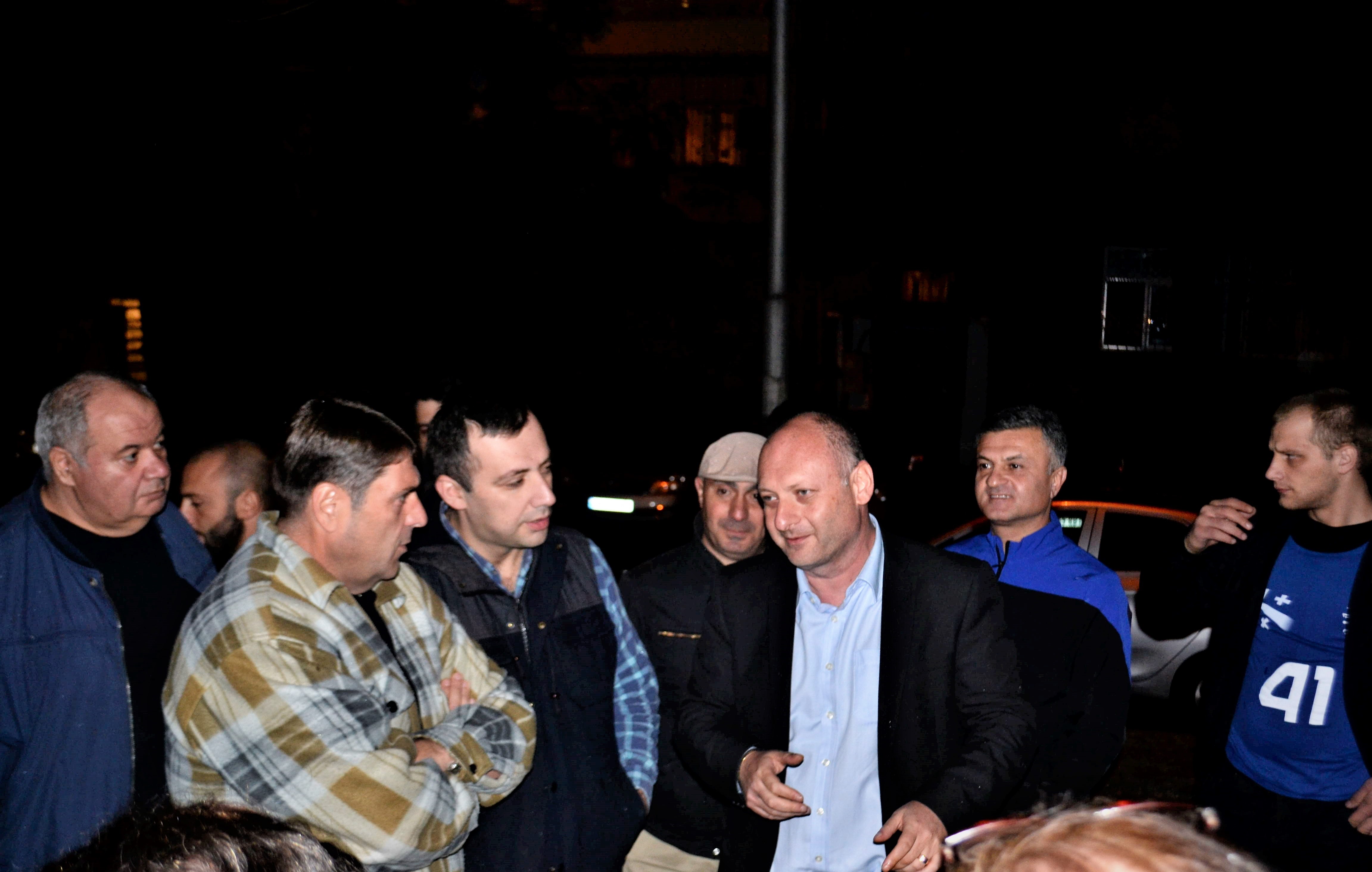 დავით უთმელიძე თამარაშვილისა და შევარდენიძის ქუჩების მოსახლეობას შეხვდა