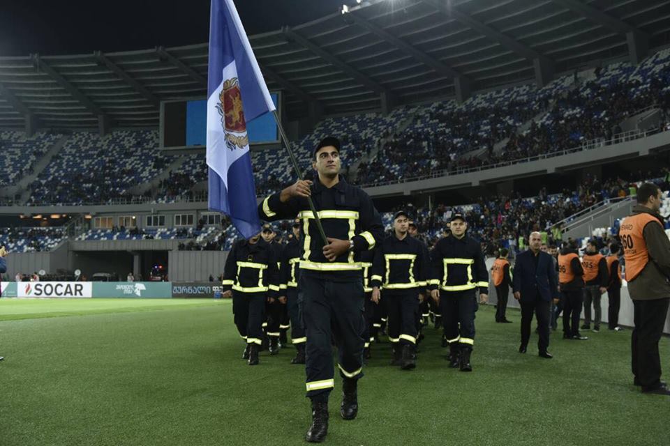 მეხანძრე-მაშველებს „დინამო არენაზე“ ოვაციით შეხვდნენ