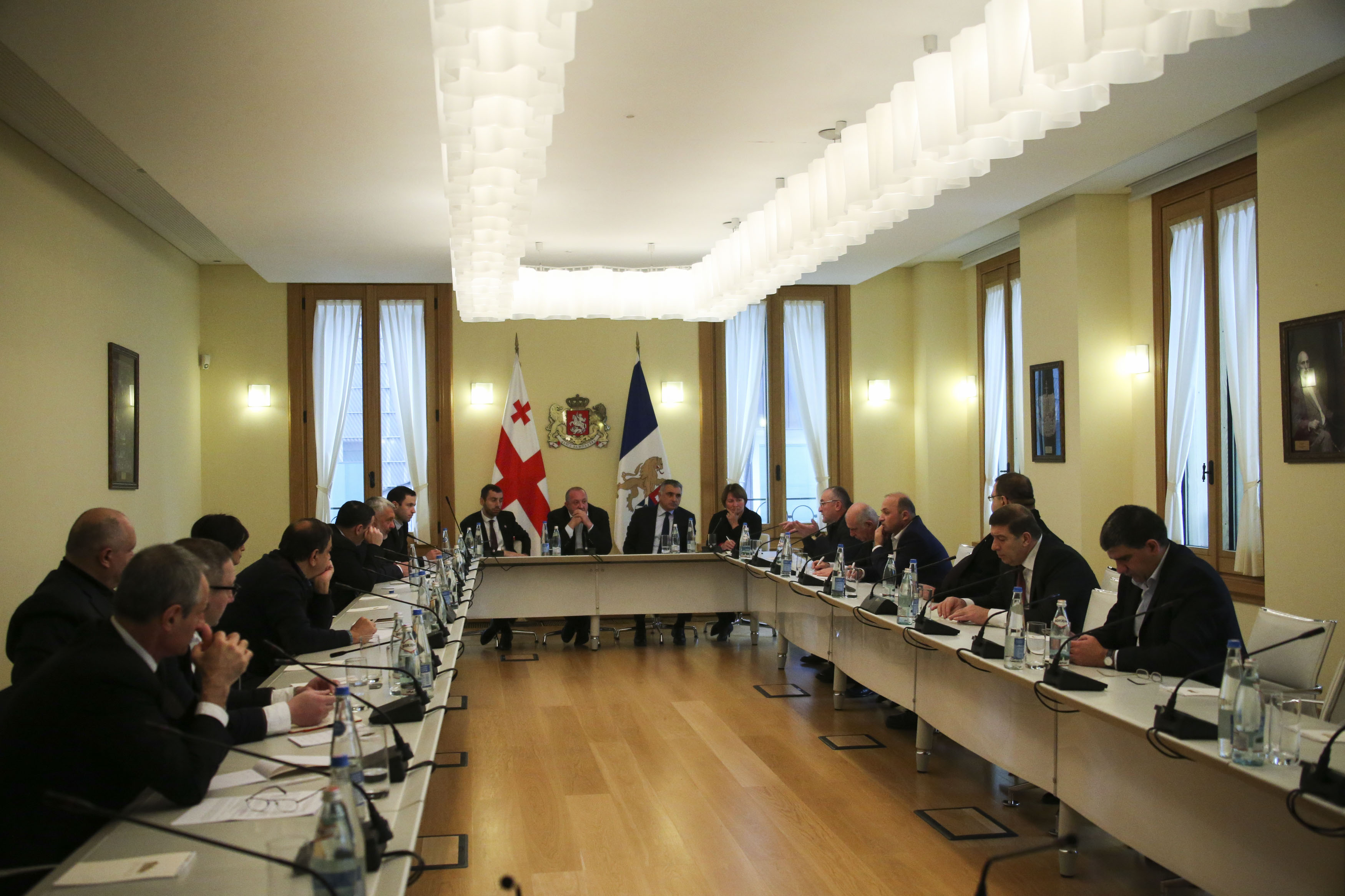 პრეზიდენტისა და ოპოზიციის შეხვედრა კონკრეტული შეთანხმებით დასრულდა
