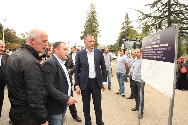 სოფელ გვარასა და სოფელ ქობულეთში გაზსადენის მშენებლობა დაიწყო