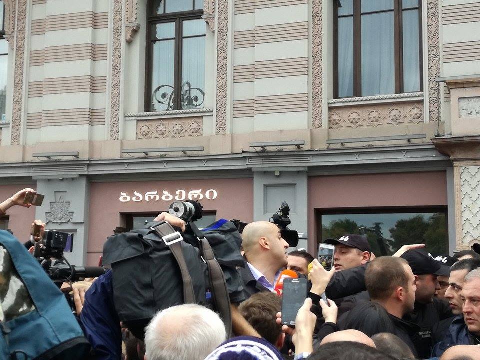 ნიკა მელია საკრებულოსთან პერმანენტულ აქციებს აანონსებს