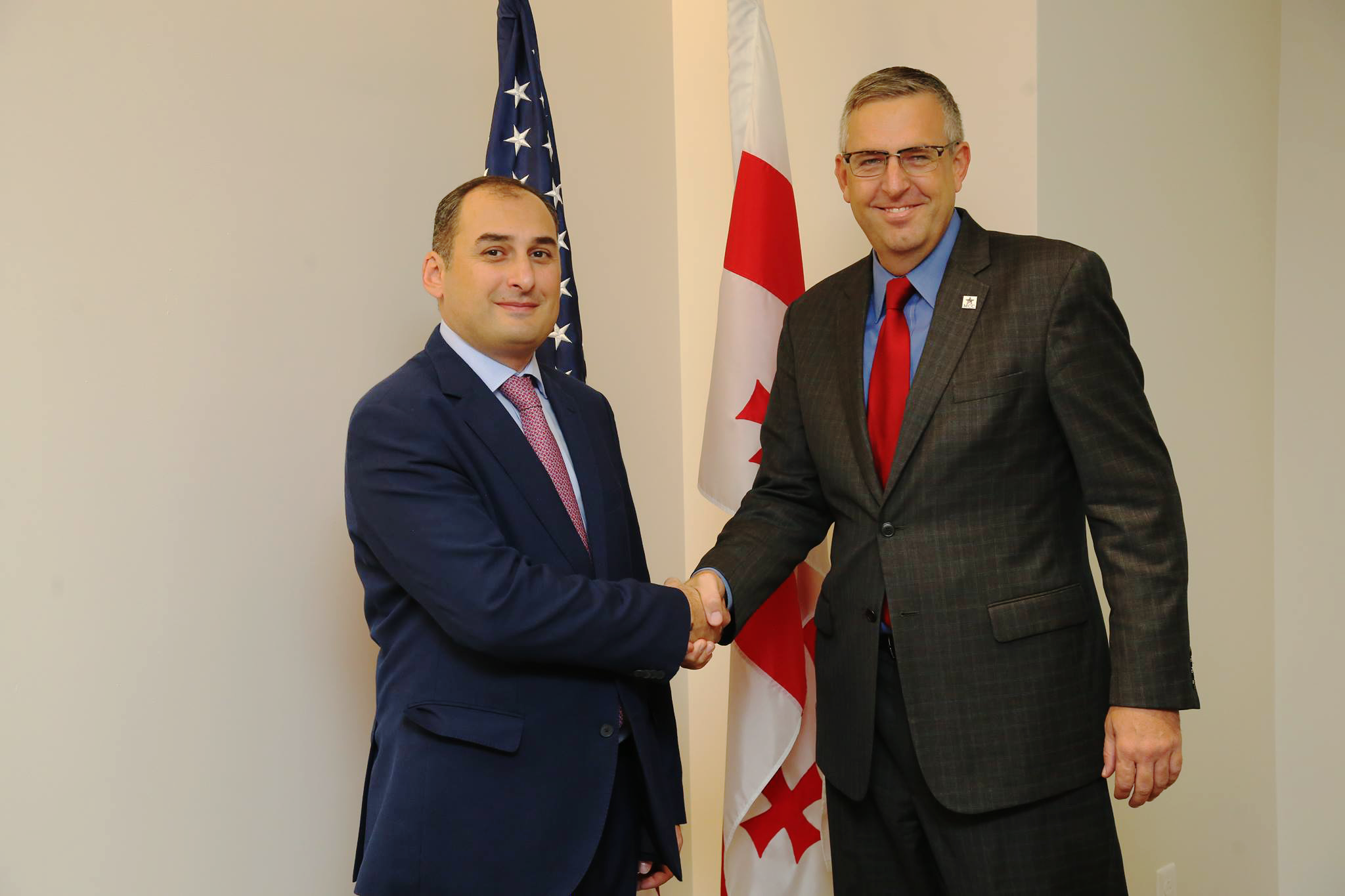 დიმიტრი ქუმსიშვილი ათასწლეულის გამოწვევის კორპორაციის ხელმძღვანელობას შეხვდა