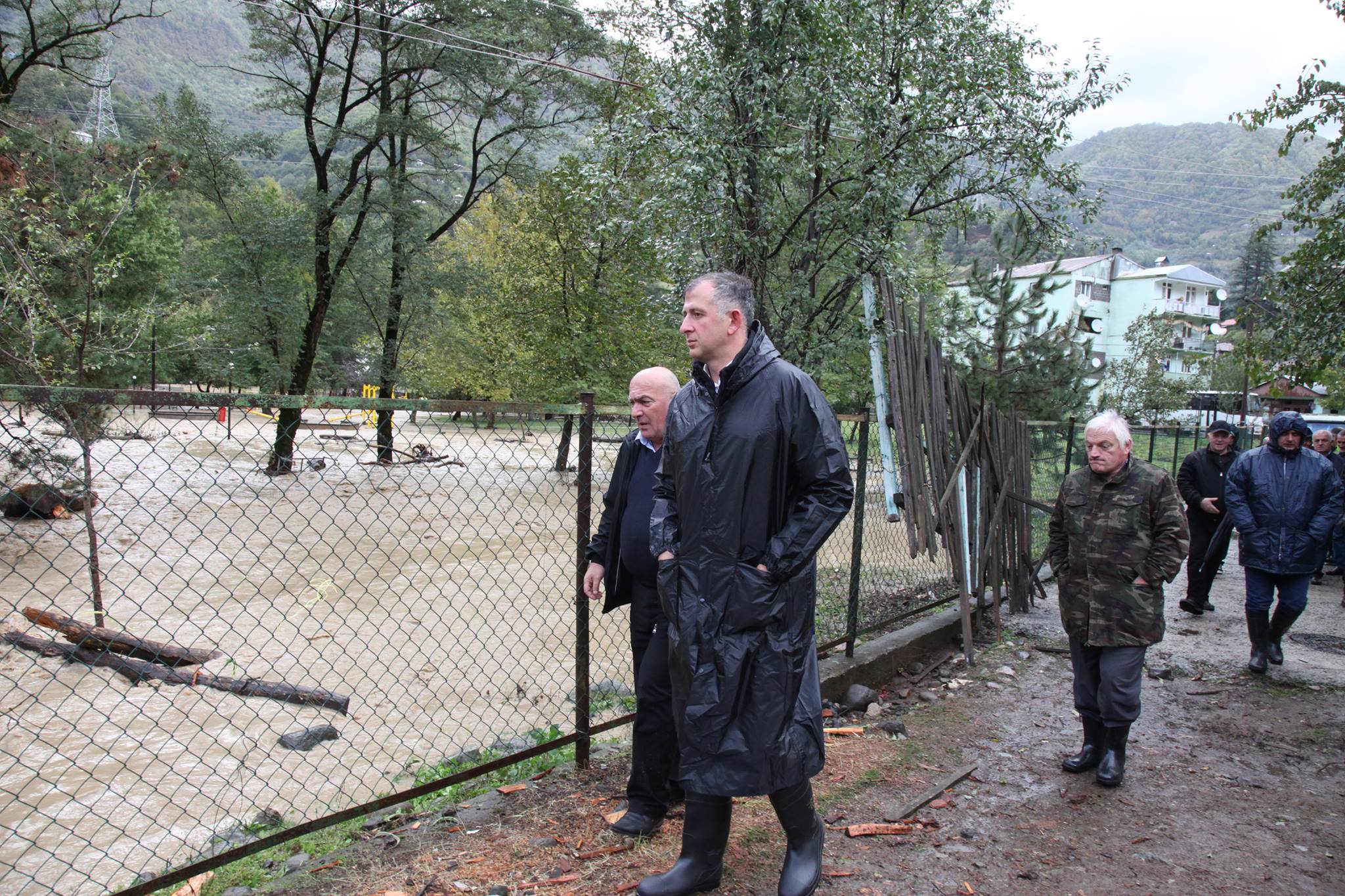 ზურაბ პატარაძე სტიქიურ კერებს ადგილზე გაეცნო