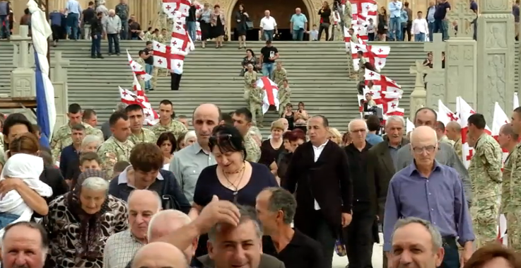 აფხაზეთში დაღუპული გმირები სამხედრო პატივით დაკრძალეს