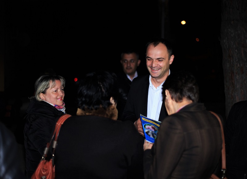 ვაკის მაჟორიტარობის კანდიდატი გიორგი ბირბიჩაძე შემაჯამებელ შეხვედრებს მართავს