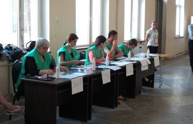არჩევნებს ადგილობრივი ორგანიზაციების 20 000-ზე მეტი და საერთაშორისო ორგანიზაციების 581 წარმომადგენელი აკვირდება