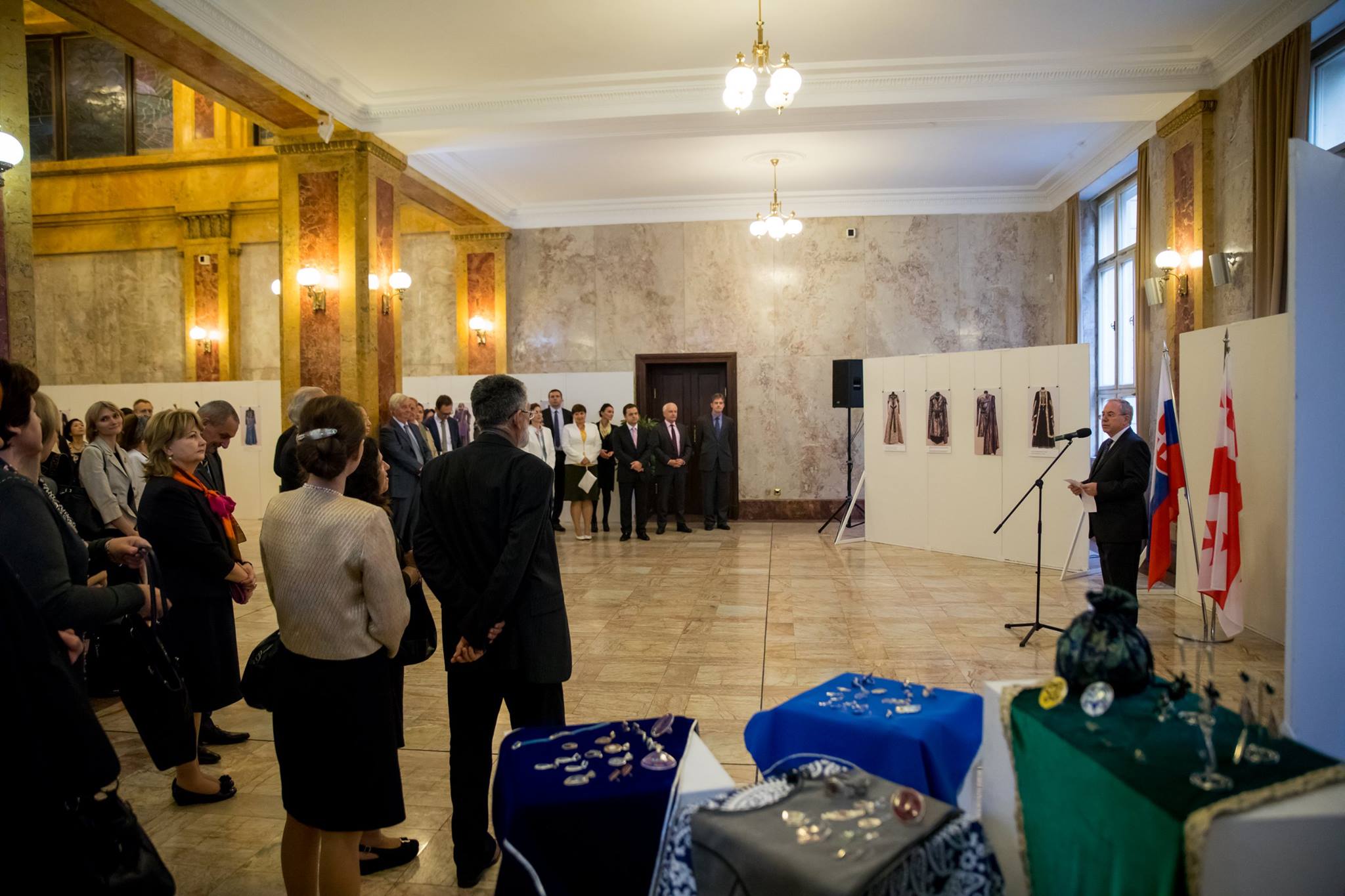 სლოვაკეთში გამოფენის „ქართული ეროვნული სამოსის მრავალფეროვნება" საზეიმო გახსნა გაიმართა