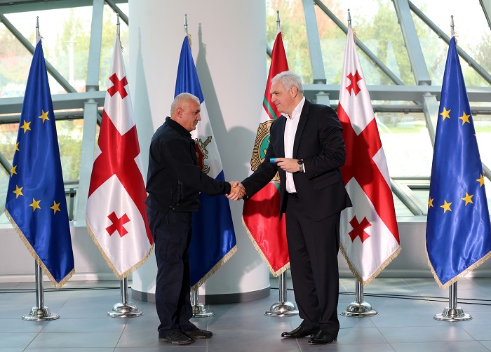 შს მინისტრმა სასაზღვრო პოლიციის მფრინავები და თანამშრომლები დააჯილდოვა