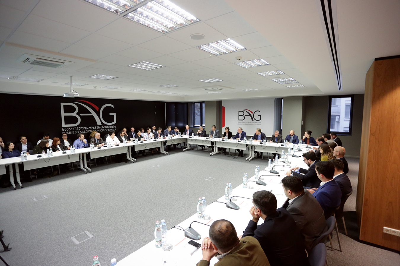 მთავრობის ეკონომიკურმა გუნდმა საპენსიო რეფორმა ბიზნესასოციაციასთან შეხვედრაზე განიხილა