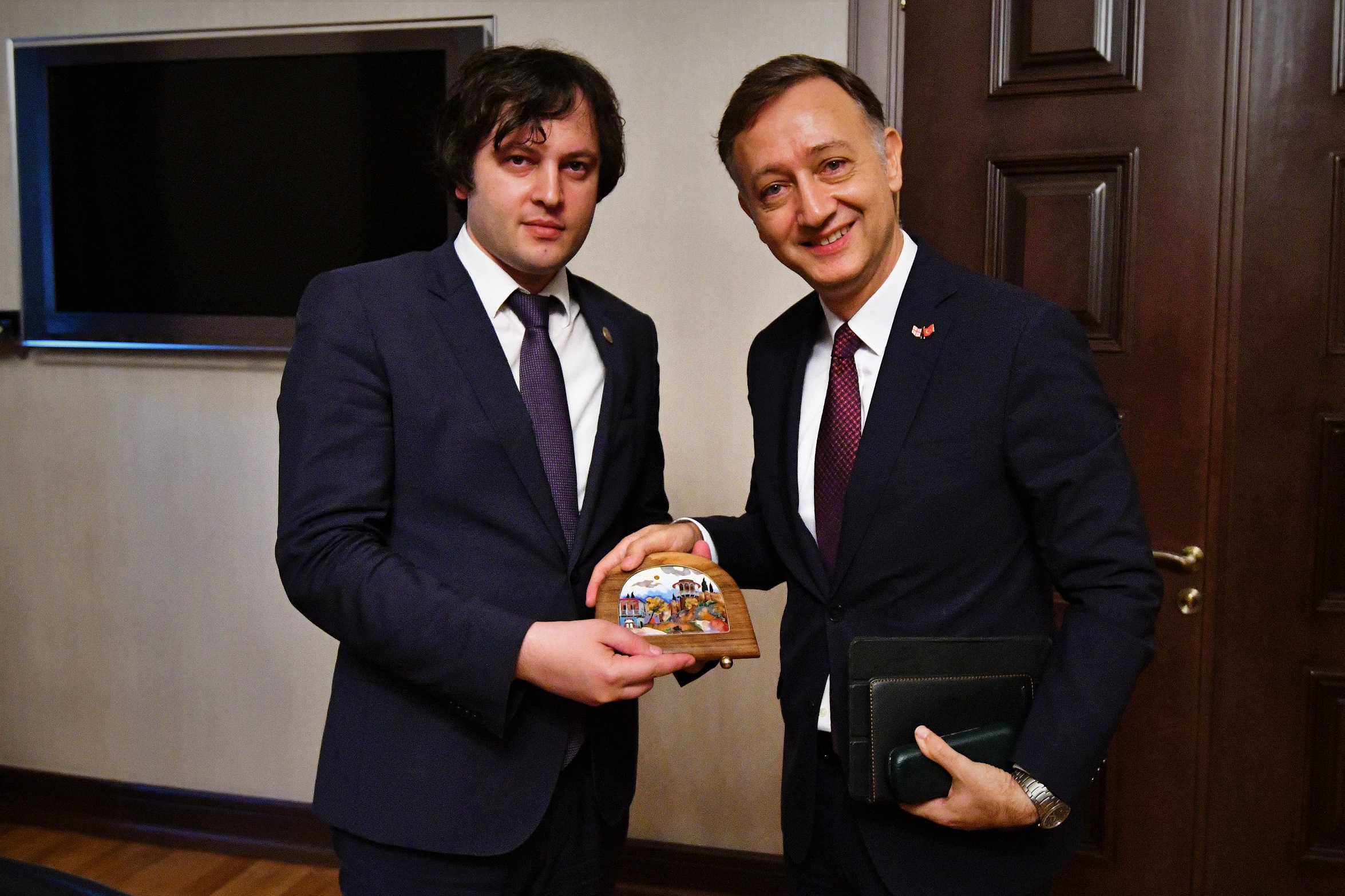 ირაკლი კობახიძემ თურქეთის რესპუბლიკის ელჩთან გამოსამშვიდობებელი შეხვედრა გამართა