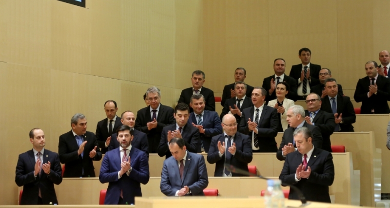 საკადრო და სტრუქტურული ცვლილებების შედეგად, 5 მაღალჩინოსნის მომავალი საქმიანობის საკითხი ღიად რჩება 