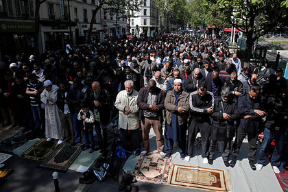 საფრანგეთში მუსლიმებს ქუჩაში ლოცვას აუკრძალავენ