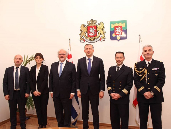 ზურაბ პატარაძე ფრანგული სამხედრო ფრეგატის "გეპრატის“ კაპიტანს და საფრანგეთის ელჩს შეხვდა