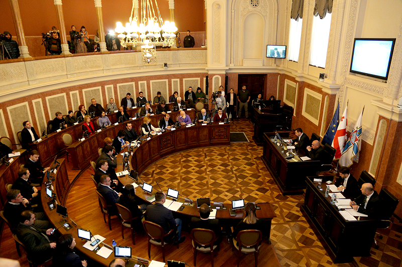 საკრებულოს სხდომა წუთიერი დუმილით დაიწყო