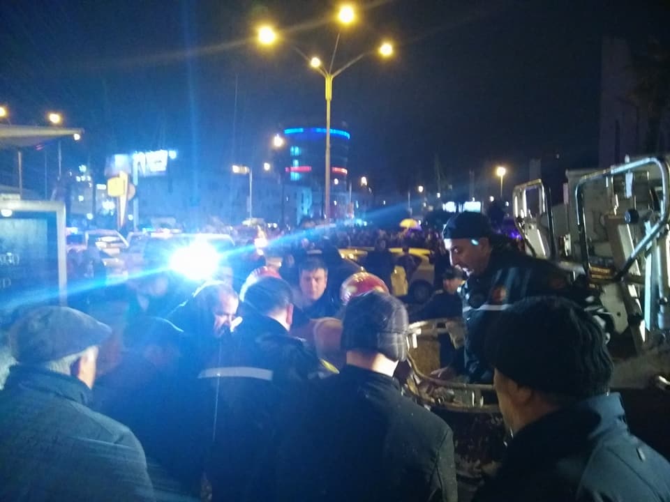 „ხალხი ფანჯრებიდან ყვიროდა, დახმარებას ითხოვდა, ვერაფერს ვხედავდით, მაგრამ ასე ვამხნევებდით ერთმანეთს“