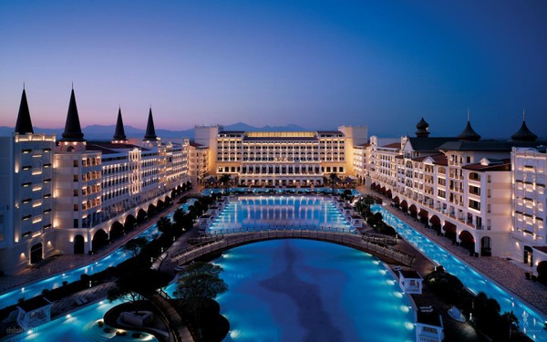 Mardan Palace-ს ინდოელი წყვილის ქორწილი გადაარჩენს