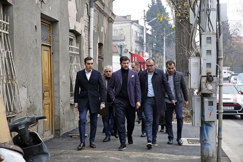 თბილისის მერის დავალებით, წურწუმიას ქუჩაზე გზის საფარის დაგება დასრულდა