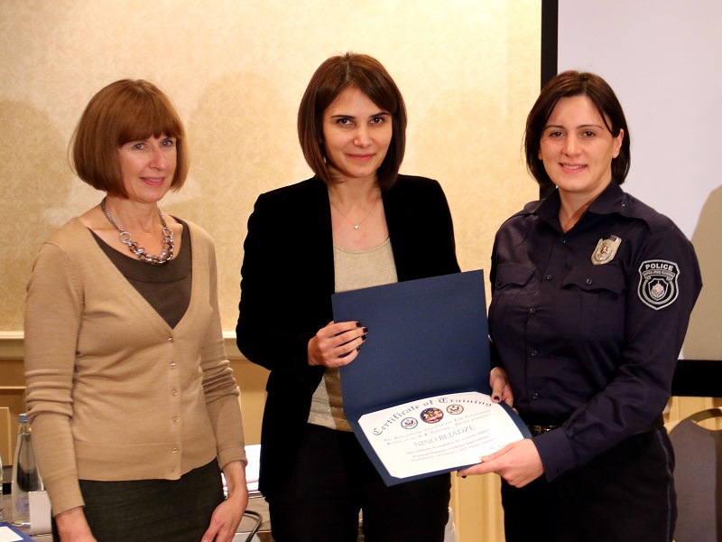  ნინო ჯავახაძე ოჯახში ძალადობის წინააღმდეგ ბრძოლის საკითხებზე ტრენინგის დახურვის ღონისძიებას დაესწრო