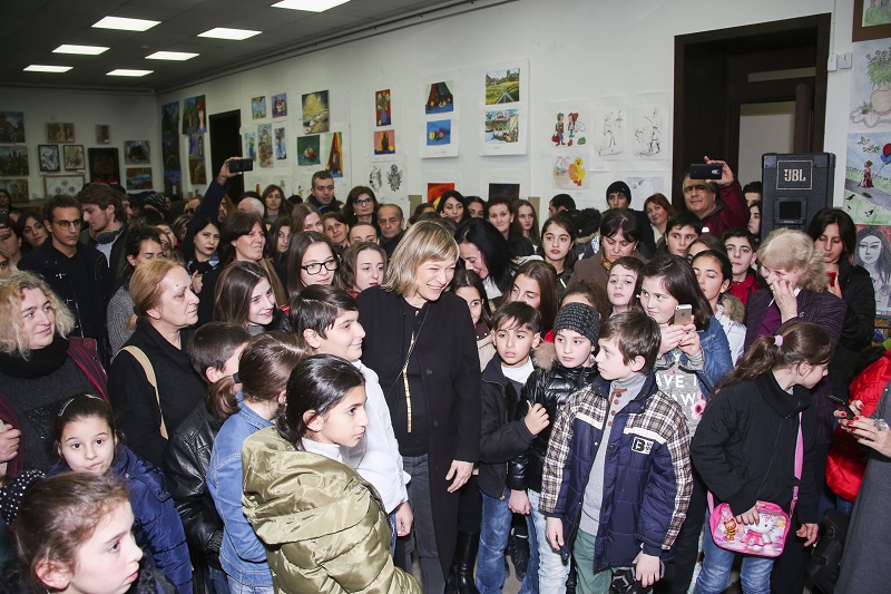 მაკა ჩიჩუამ შშმ პირთა დაცვის საერთაშორისო დღისადმი მიძღვნილი გამოფენა დაათვალიერა
