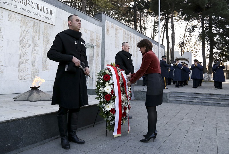 შვეიცარიის პრეზიდენტმა  გმირთა მემორიალი გვირგვინით შეამკო