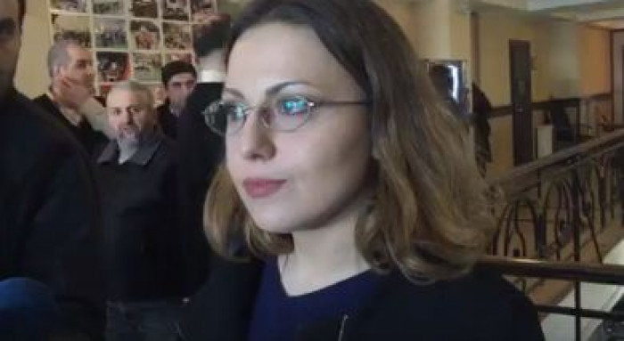 მიმალვაში კი არ იმყოფება, ვერ ხერხდება მისი მოძიება - მკვლელობაში ბრალდებულის ადვოკატი